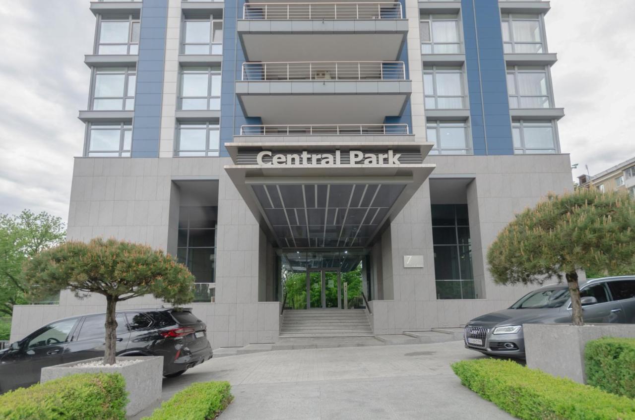 קייב Petrovdom 408-467-471-277-377 In Central Park Cozy Apartments מראה חיצוני תמונה
